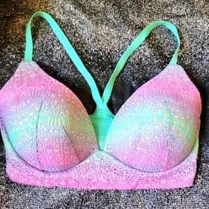 Victoria's Secret 34DD bra